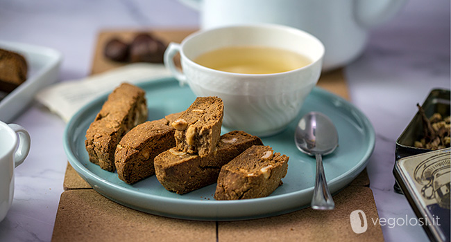 Biscotti con farina di castagne e nocciole