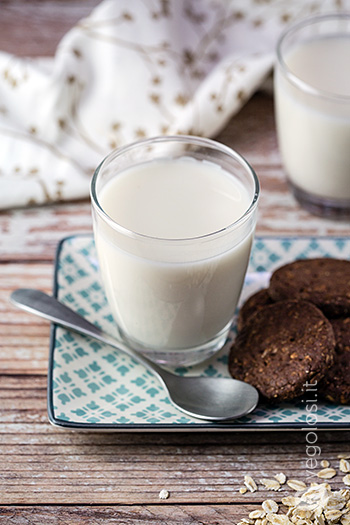 Latte di avena fatto in casa