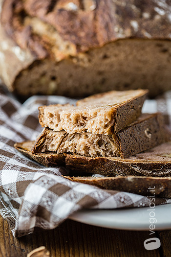 Pane con farina di castagne e noci