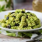 Fusilli integrali con pesto di edamame e semi di girasole