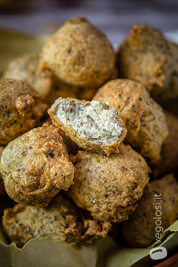 Zeppole salate fritte alle alghe