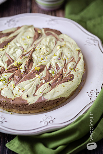 Cheesecake vegana al pistacchio variegata al cioccolato