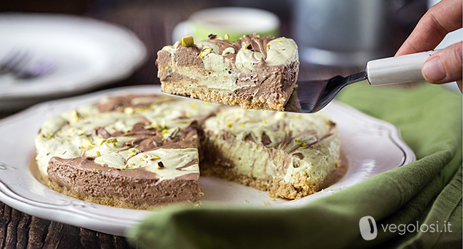 Cheesecake vegana al pistacchio variegata al cioccolato