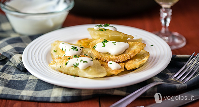 Pierogi di patate con panna acida vegan