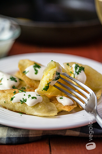 Pierogi di patate con panna acida vegan