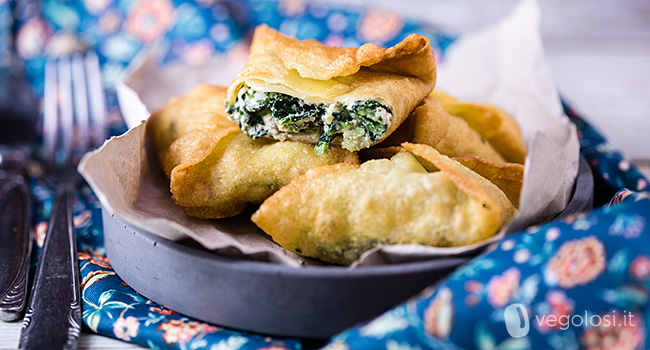 Bocconcini di lasagna fritti ripieni di cicoria e tofu