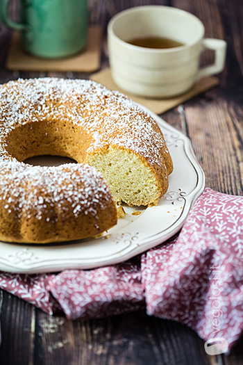 Ciambellone vegan all'arancia e latte di cocco