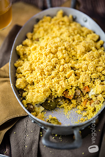 Crumble vegan salato senza glutine di verdure e ceci