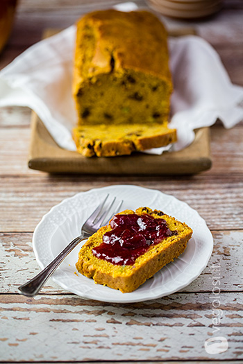 Zucca bread vegan con uvetta e pistacchi