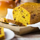 Zucca bread vegan con uvetta e pistacchi