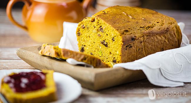 Zucca bread vegan con uvetta e pistacchi