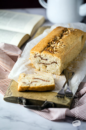 Plumcake vegan senza glutine alle pere e nocciole