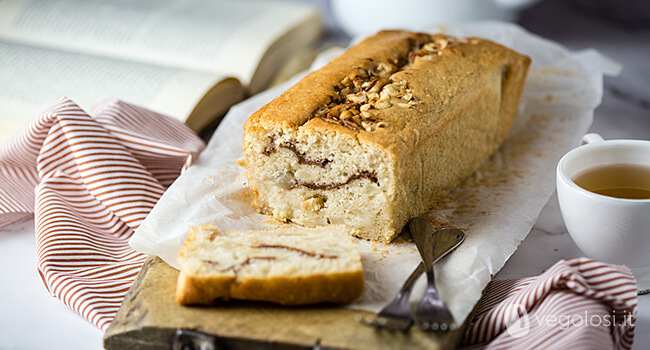 Plumcake vegan senza glutine alle pere e nocciole