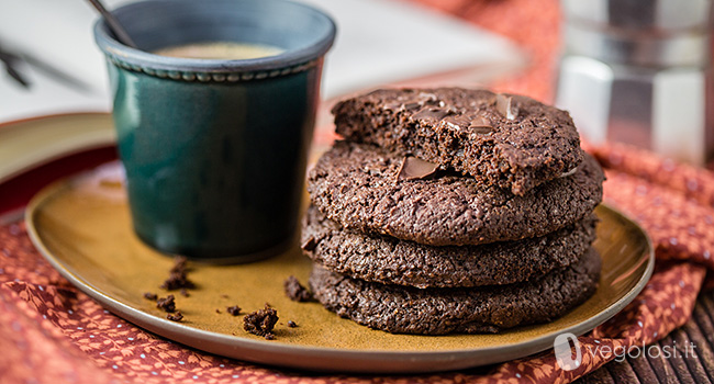 Biscotti cookies vegani morbidi al cacao e ceci