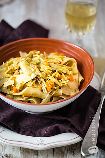 Pappardelle con ragù bianco di carciofi e carote