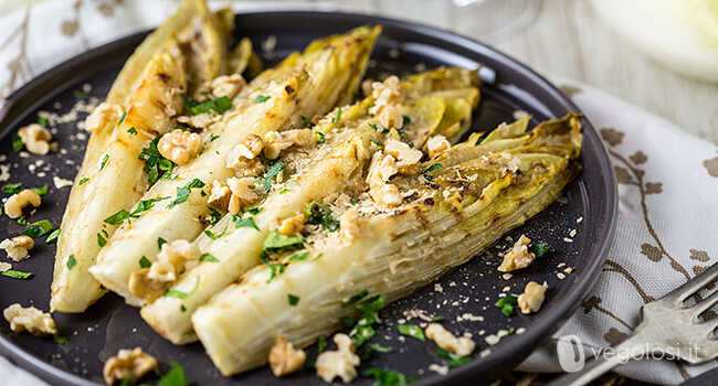 Grilled endives with lemon and nutritional yeast