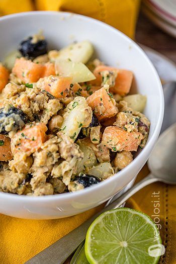 Insalata melone e tonno vegan con prezzemolo e lime
