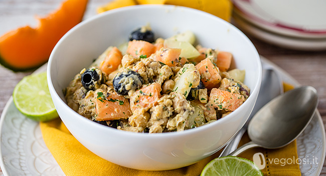 Insalata melone e tonno vegan con prezzemolo e lime