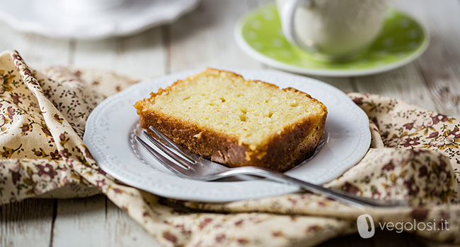 Lemon drizzle cake vegana