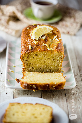 Lemon drizzle cake vegana