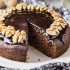 Torta vegana soffice al cacao datteri e noci: senza zucchero