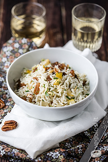 Riso pilaf con pere caramellate, uvetta, pinoli, e noci pecan