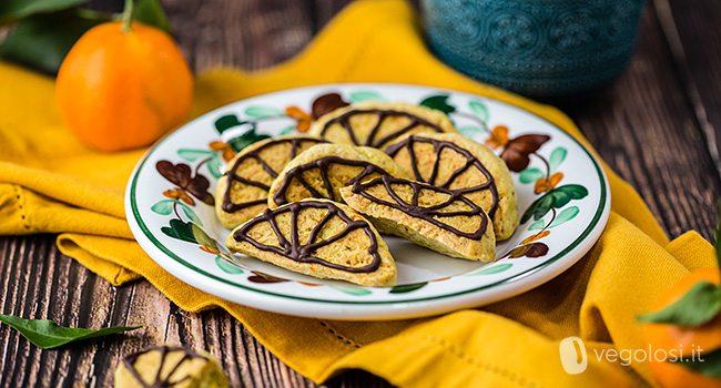 Biscotti vegani a forma di spicchio di mandarino