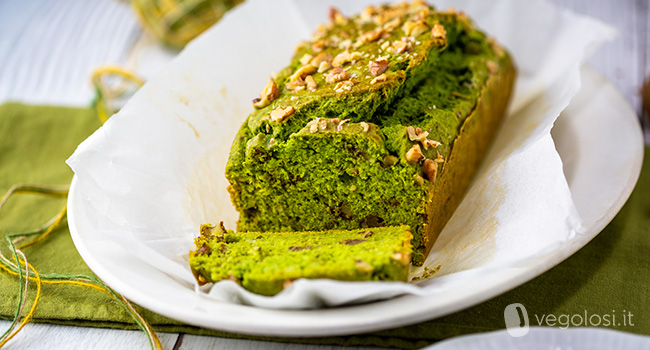 Plumcake salato vegan agli spinaci, aglio e rosmarino