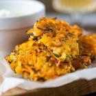 Rosti di carote con basilico e arachidi con maionese vegan