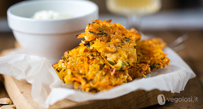 Rosti di carote con basilico e arachidi con maionese vegan