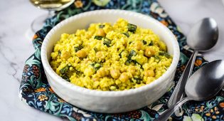 Bulgur al curry con ceci e zucchine