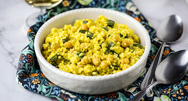 Bulgur al curry con ceci e zucchine