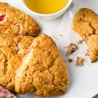 Scones vegani alle fragole e menta