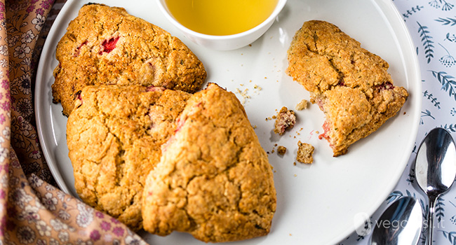 Scones vegani alle fragole e menta