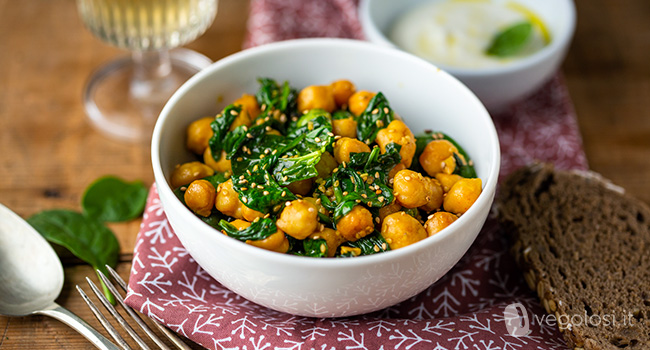 Ceci e spinaci alla curcuma