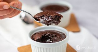 Tortino vegano dal cuore morbido di cioccolato