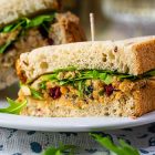 Sandwich con insalata di ceci di mare