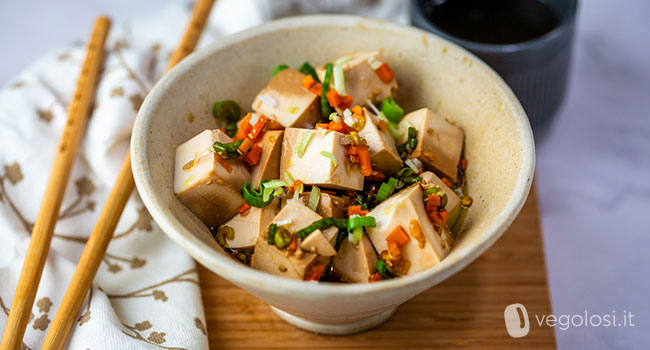 Insalata di tofu vellutato all'orientale