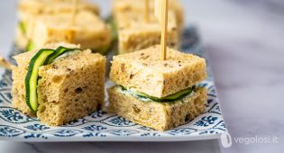 Mini panini cetriolo e crema di aneto