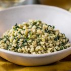 Orzo con pesto al limone e spinaci