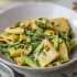 Mezzi paccheri agli asparagi con crema di pistacchi e yogurt