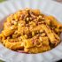 Tortiglioni al pesto di tofu, pomodori secchi e cipolle rosse