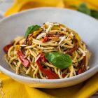 Spaghetti ai peperoni al profumo di mare