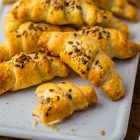 Brioches di pasta sfoglia allo zola vegan