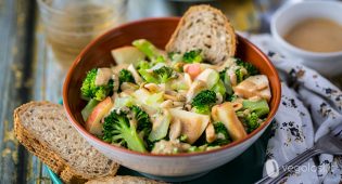 Insalata di broccoli e mele