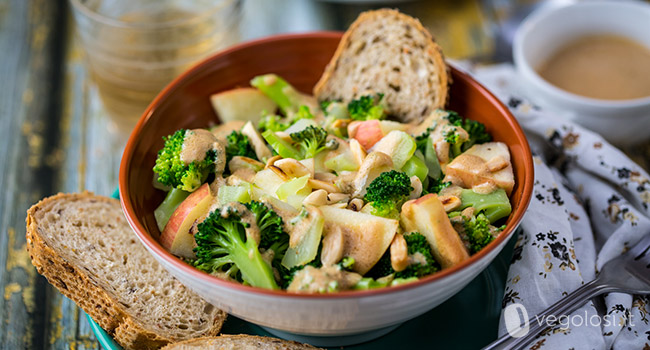 Insalata di broccoli e mele