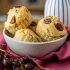 Muffin salati alle arachidi, uva e feta vegana