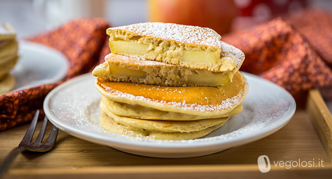 pancake vegani con anelli di mela