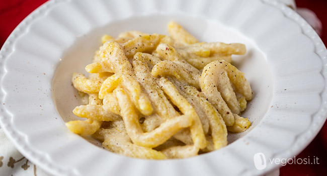 Pasta fatta a mano allo zafferano